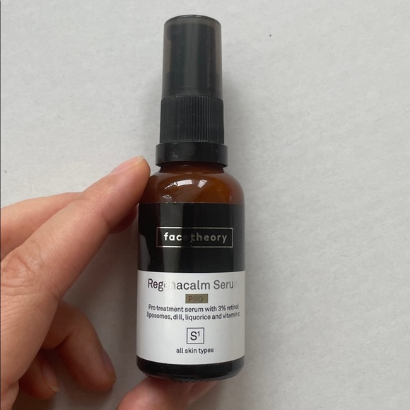 PRO Retinol and Vitamin C  FACETHEORY Regenacalm Serum 30 ml - Picture 1 of 4
